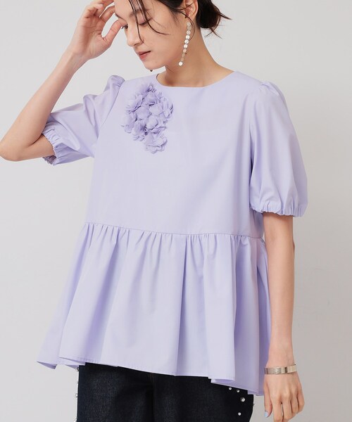 Sunauna（スーナウーナ）の「【接触冷感／ペプラム】コサージュ風ブラウス（シャツ/ブラウス・レディース・ライトパープル/ブルー/ネイビー・38/40）」の3枚目の写真