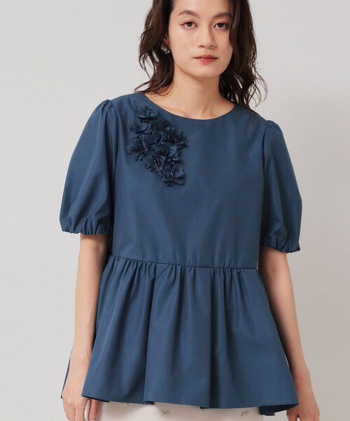 Sunauna（スーナウーナ）の「【接触冷感／ペプラム】コサージュ風ブラウス（シャツ/ブラウス・レディース・ライトパープル/ブルー/ネイビー・38/40）」の11枚目の写真