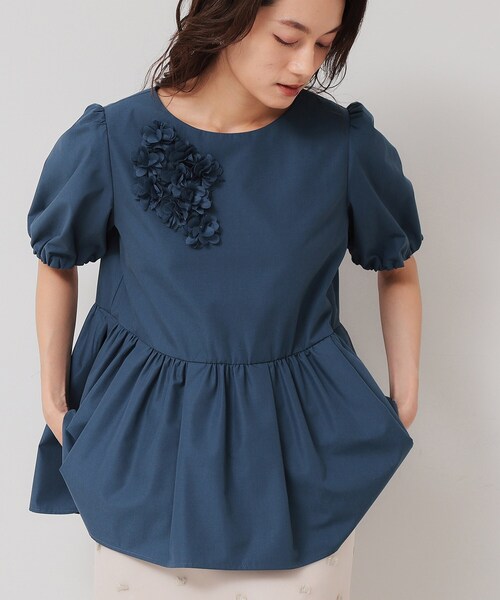 Sunauna（スーナウーナ）の「【接触冷感／ペプラム】コサージュ風ブラウス（シャツ/ブラウス・レディース・ライトパープル/ブルー/ネイビー・38/40）」の12枚目の写真