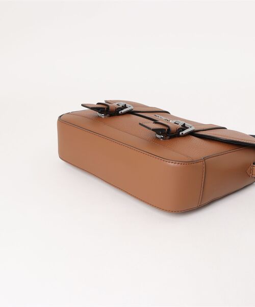 MICHAEL KORS(マイケルコース)の「COOPER トラベル フラップ ショルダーバッグ(メッセンジャーバッグ・メンズ・ブラウン系・FREE)」の3枚目の写真