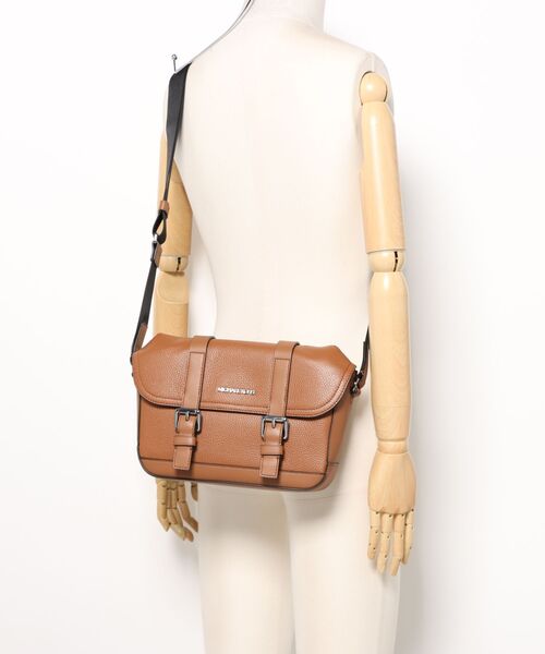 MICHAEL KORS(マイケルコース)の「COOPER トラベル フラップ ショルダーバッグ(メッセンジャーバッグ・メンズ・ブラウン系・FREE)」の5枚目の写真