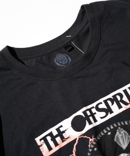 THRIFTY LOOK(スリフティールック)の「THRIFTY LOOK / スリフティールック THRIFTY "THE OFF SPRING" TEE オフスプリング ユーズド加工 バンドTシャツ バンT(Tシャツ/カットソー・メンズ・ブラック系その他/ブラック/ブラック系その他2・X-LARGE/XX-LARGE/LARGE)」の6枚目の写真