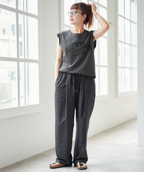 Spick & Span（スピックアンドスパン）の「ミニ裏毛ロゴノースリーブプルオーバー（Tシャツ/カットソー・レディース・ホワイト/チャコールグレー・FREE）」の3枚目の写真