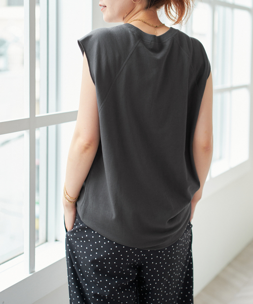 Spick & Span（スピックアンドスパン）の「ミニ裏毛ロゴノースリーブプルオーバー（Tシャツ/カットソー・レディース・ホワイト/チャコールグレー・FREE）」の8枚目の写真