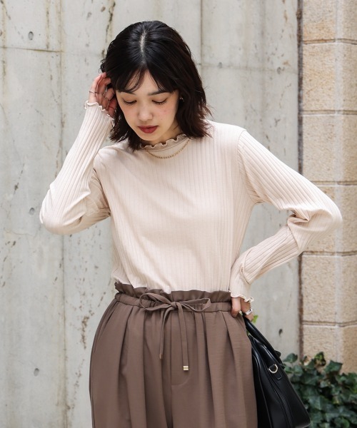 Bou Jeloud(ブージュルード)の「スリーブリブカットソー(Tシャツ/カットソー・レディース・ブラック/アイボリー/ライトグリーン/グレイッシュベージュ・M/L)」の5枚目の写真