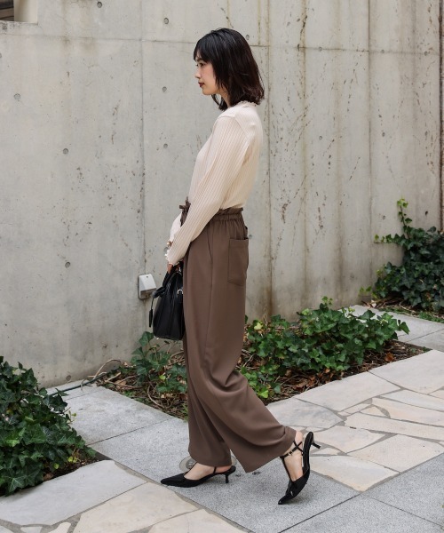 Bou Jeloud(ブージュルード)の「スリーブリブカットソー(Tシャツ/カットソー・レディース・ブラック/アイボリー/ライトグリーン/グレイッシュベージュ・M/L)」の7枚目の写真