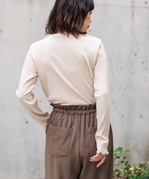 Bou Jeloud(ブージュルード)の「スリーブリブカットソー(Tシャツ/カットソー・レディース・ブラック/アイボリー/ライトグリーン/グレイッシュベージュ・M/L)」の11枚目の写真