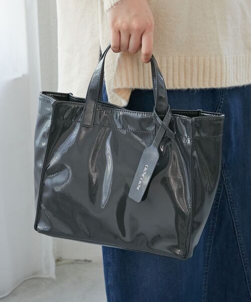 le.coeur blanc（ルクールブラン）の「エナメルトートバッグS（トートバッグ・レディース・ベージュ/ダークグレー・FREE）」の4枚目の写真