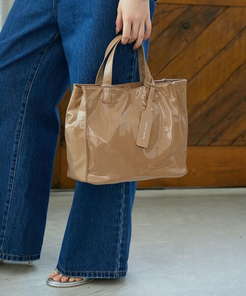 le.coeur blanc（ルクールブラン）の「エナメルトートバッグS（トートバッグ・レディース・ベージュ/ダークグレー・FREE）」の12枚目の写真