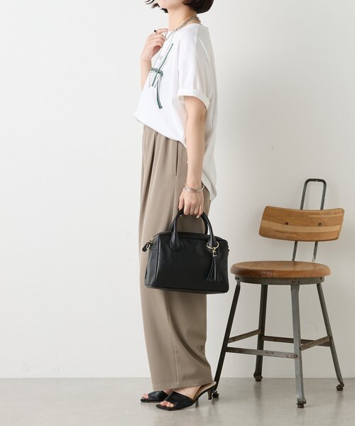Jena espace merveilleux(ジェナ エスパスメルヴェイユ)の「ラインテープロゴカットソー(Tシャツ/カットソー・レディース・チャコールグレー/ブラック/オフホワイト・FREE)」の5枚目の写真