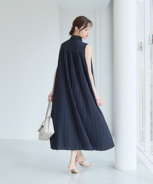Andemiu(アンデミュウ)の「アソートプリーツワンピース577422(ワンピース・レディース・ネイビー/ブラウン/グレー/オフホワイト/ブラック・FREE)」の11枚目の写真