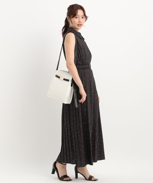 Andemiu(アンデミュウ)の「アソートプリーツワンピース577422(ワンピース・レディース・ネイビー/ブラウン/グレー/オフホワイト/ブラック・FREE)」の19枚目の写真