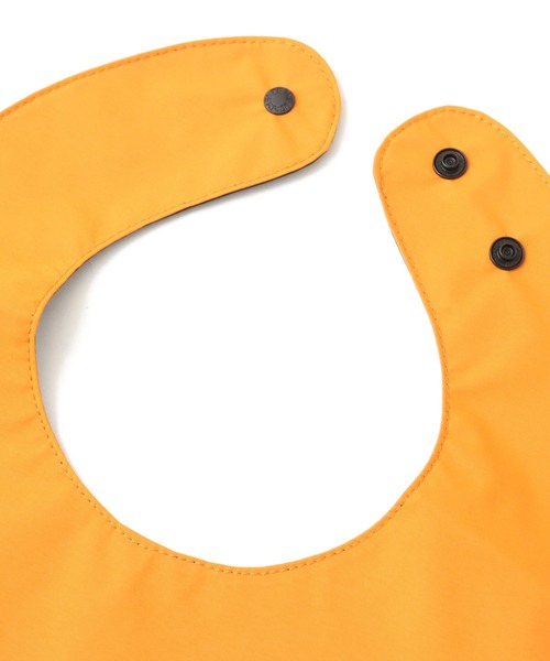 THE NORTH FACE（ザノースフェイス）の「THE NORTH FACE Baby Compact Yummy Bib / ザ・ノース・フェイス ベビー コンパクト ヤミー ビブ（スタイ/よだれかけ・キッズ・アイボリー/ベージュ/オレンジ・FREE）」の9枚目の写真