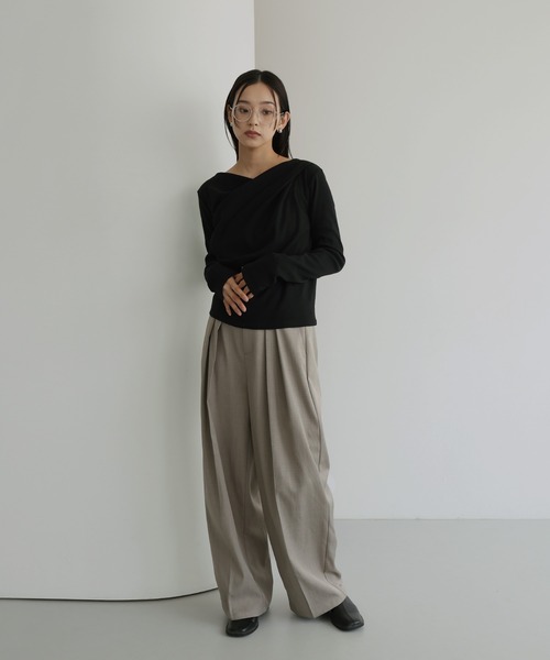 hellam(へラム)の「起毛 ドレープデザイントップス(ニット/セーター・レディース・オフホワイト/ブラック/チャコール・FREE)」の13枚目の写真