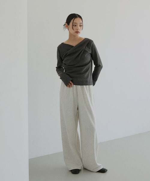 hellam(へラム)の「起毛 ドレープデザイントップス(ニット/セーター・レディース・オフホワイト/ブラック/チャコール・FREE)」の19枚目の写真