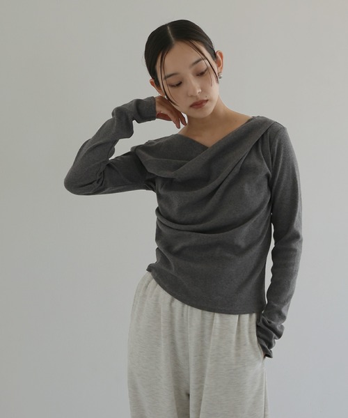 hellam(へラム)の「起毛 ドレープデザイントップス(ニット/セーター・レディース・オフホワイト/ブラック/チャコール・FREE)」の22枚目の写真