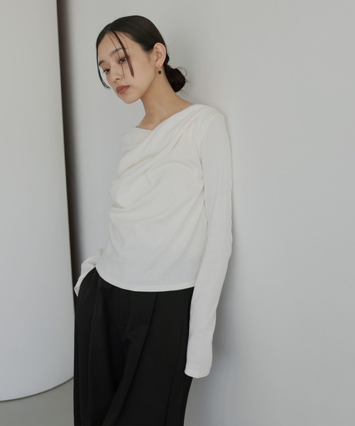 hellam(へラム)の「起毛 ドレープデザイントップス(ニット/セーター・レディース・オフホワイト/ブラック/チャコール・FREE)」の7枚目の写真