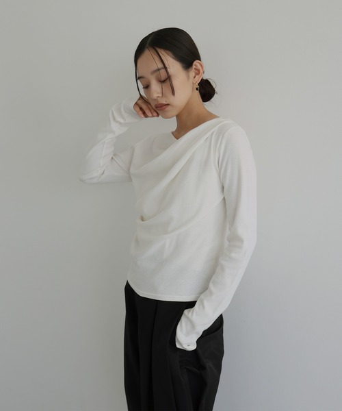 hellam(へラム)の「起毛 ドレープデザイントップス(ニット/セーター・レディース・オフホワイト/ブラック/チャコール・FREE)」の10枚目の写真