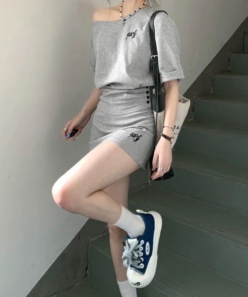 Miniministore(ミニミニストア)の「ガーリーセットアップ ワンオフショルダー(セットアップ・レディース・グレー・L/XL/M)」の7枚目の写真