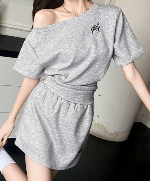 Miniministore(ミニミニストア)の「ガーリーセットアップ ワンオフショルダー(セットアップ・レディース・グレー・L/XL/M)」の3枚目の写真