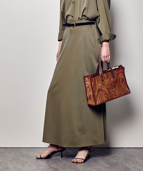 allureville（アルアバイル）の「フィブリルバイヤスナロースカート（スカート・レディース・ベージュ/ネイビー/カーキ・1/2）」の6枚目の写真