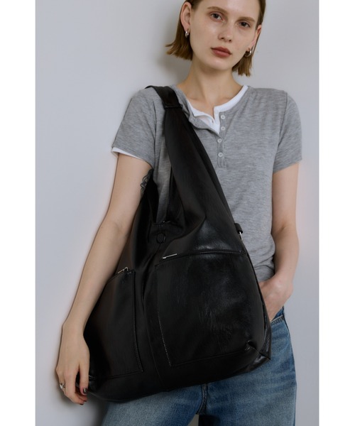 セール】2WAYアウトポケットトライアングルバッグ / PC（16inch）収納