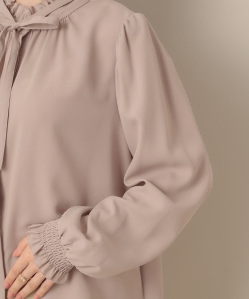 couture brooch（クチュールブローチ）の「【フェミニン・通勤】タイ付きピコフリルブラウス（シャツ/ブラウス・レディース・アイボリー/グレー/サンドベージュ・36/38/40/42）」の4枚目の写真