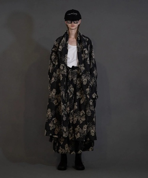 my beautiful landlet(マイビューティフルランドレット)の「【my beautiful landlet】 ORIGINAL FLOWER JACQUARD LONG COAT(その他アウター・メンズ・ベージュ/ブラック・1/0)」の1枚目の写真