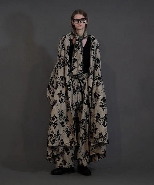 my beautiful landlet(マイビューティフルランドレット)の「【my beautiful landlet】 ORIGINAL FLOWER JACQUARD LONG COAT(その他アウター・メンズ・ベージュ/ブラック・1/0)」の3枚目の写真