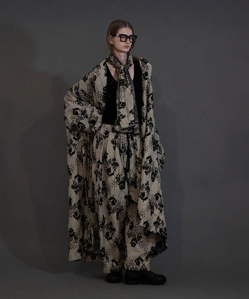 my beautiful landlet(マイビューティフルランドレット)の「【my beautiful landlet】 ORIGINAL FLOWER JACQUARD LONG COAT(その他アウター・メンズ・ベージュ/ブラック・1/0)」の4枚目の写真