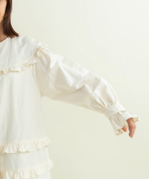 Dot＆Stripes CHILD WOMAN（ドットアンドストライプス　チャイルドウーマン）の「ライトバックサテン フリルティアードブラウス（シャツ/ブラウス・レディース・カーキ/アイボリー・FREE）」の11枚目の写真