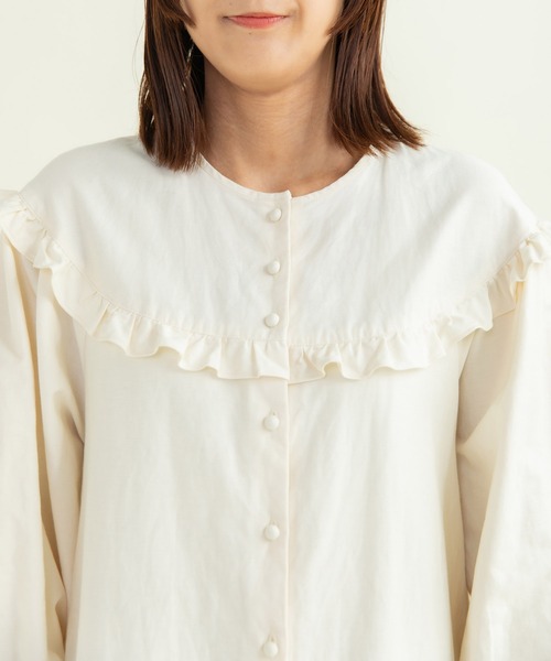 Dot＆Stripes CHILD WOMAN（ドットアンドストライプス　チャイルドウーマン）の「ライトバックサテン フリルティアードブラウス（シャツ/ブラウス・レディース・カーキ/アイボリー・FREE）」の7枚目の写真