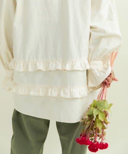 Dot＆Stripes CHILD WOMAN（ドットアンドストライプス　チャイルドウーマン）の「ライトバックサテン フリルティアードブラウス（シャツ/ブラウス・レディース・カーキ/アイボリー・FREE）」の15枚目の写真