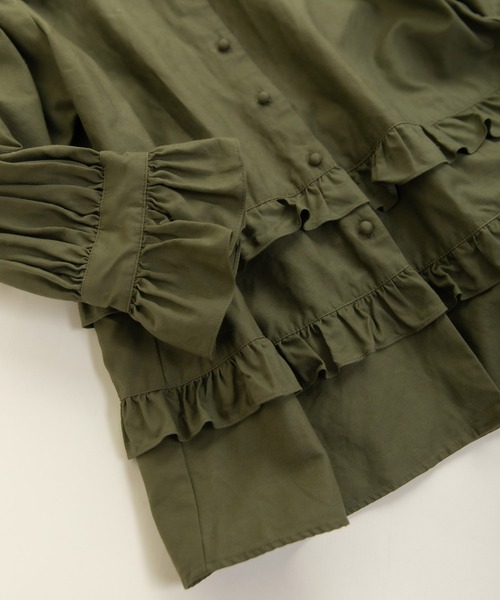 Dot＆Stripes CHILD WOMAN（ドットアンドストライプス　チャイルドウーマン）の「ライトバックサテン フリルティアードブラウス（シャツ/ブラウス・レディース・カーキ/アイボリー・FREE）」の6枚目の写真