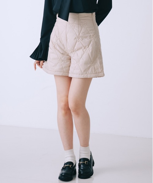 SELFIST(セルフィスト)の「【セットアップ対応】オリジナルロゴフラワー刺繍中綿ショートパンツ ハイウエスト キルティング(その他パンツ・レディース・ブラック/ベージュ・36/38)」の18枚目の写真