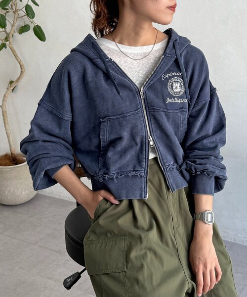 CPCM（シーピーシーエム）の「パウダー加工短丈パーカー（パーカー・レディース・ネイビー/ブラウン/レッド/チャコールグレー・FREE）」の4枚目の写真