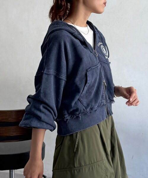 CPCM（シーピーシーエム）の「パウダー加工短丈パーカー（パーカー・レディース・ネイビー/ブラウン/レッド/チャコールグレー・FREE）」の10枚目の写真