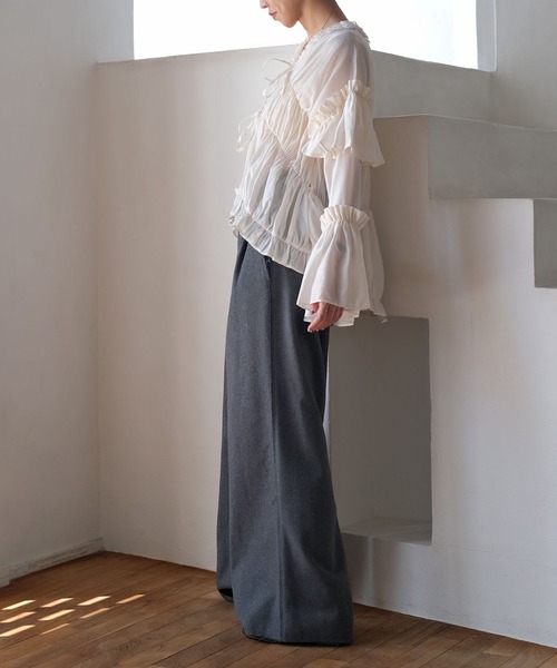 AKTE(アクテ)の「ボリュームティアードブラウス(シャツ/ブラウス・レディース・アイボリー/ブラック・FREE)」の5枚目の写真