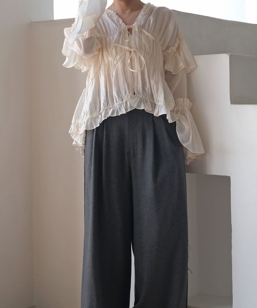 AKTE(アクテ)の「ボリュームティアードブラウス(シャツ/ブラウス・レディース・アイボリー/ブラック・FREE)」の8枚目の写真