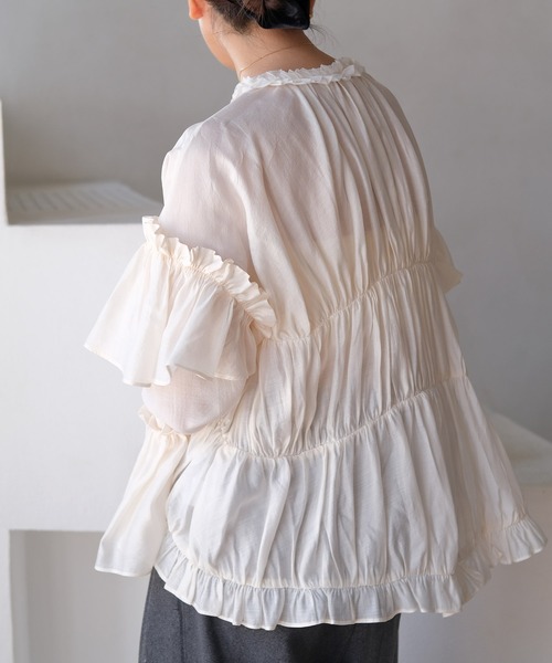 AKTE(アクテ)の「ボリュームティアードブラウス(シャツ/ブラウス・レディース・アイボリー/ブラック・FREE)」の9枚目の写真