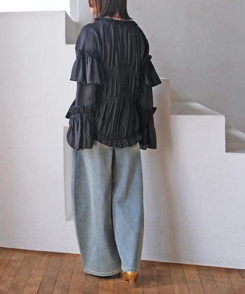 AKTE(アクテ)の「ボリュームティアードブラウス(シャツ/ブラウス・レディース・アイボリー/ブラック・FREE)」の11枚目の写真