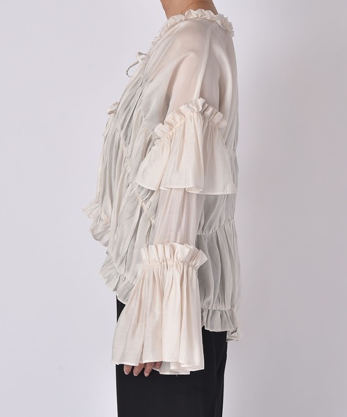 AKTE(アクテ)の「ボリュームティアードブラウス(シャツ/ブラウス・レディース・アイボリー/ブラック・FREE)」の22枚目の写真