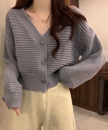 ゆるっと着られるVネックカーディガン