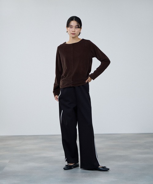 Mac-House(マックハウス)の「milli de l'air ベロアセンターシームカットソー(Tシャツ/カットソー・レディース・ブラック/ベージュ/ブラウン・L/M)」の14枚目の写真
