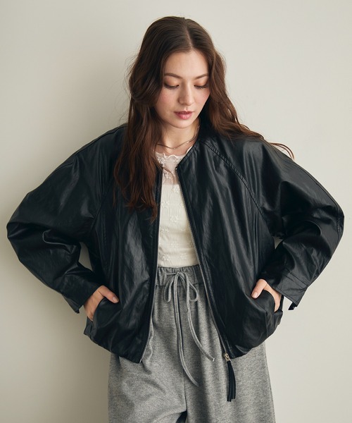 Lunea(ルネア)の「ノーカラーボリュームブルゾン(ブルゾン・レディース・ブラック/ブラウン・FREE)」の3枚目の写真