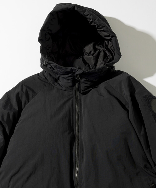 NANGA（ナンガ）の「NANGA/ナンガ SP HOODIE DOWN JKT/別注 フーディ ダウンジャケット（ダウンジャケット/コート・メンズ・ブラック/オリーブ/グレー・MEDIUM/LARGE/X-LARGE）」の4枚目の写真