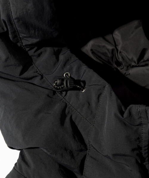 NANGA（ナンガ）の「NANGA/ナンガ SP HOODIE DOWN JKT/別注 フーディ ダウンジャケット（ダウンジャケット/コート・メンズ・ブラック/オリーブ/グレー・MEDIUM/LARGE/X-LARGE）」の6枚目の写真