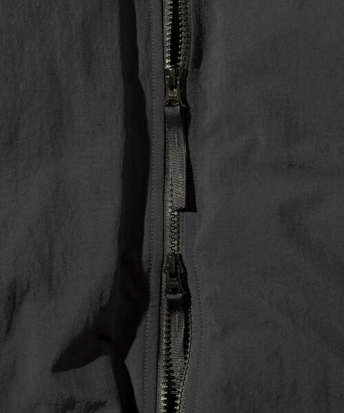NANGA（ナンガ）の「NANGA/ナンガ SP HOODIE DOWN JKT/別注 フーディ ダウンジャケット（ダウンジャケット/コート・メンズ・ブラック/オリーブ/グレー・MEDIUM/LARGE/X-LARGE）」の8枚目の写真