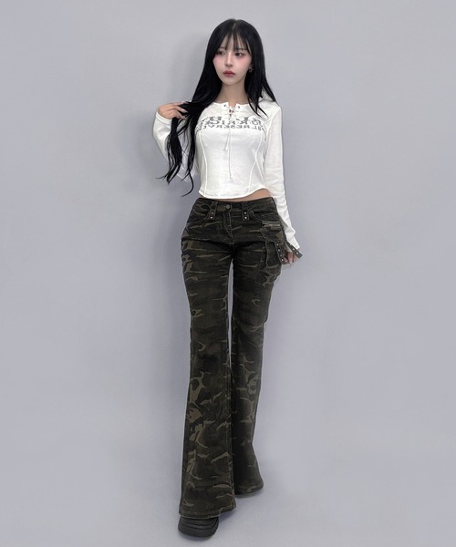 FOLLOWIN（フォロウィン）の「Y2Kロゴプリントレースアップトップス（Tシャツ/カットソー・レディース・ホワイト/ブラウン/グレー/ブラック・FREE）」の21枚目の写真