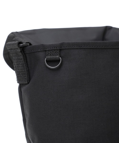 Manhattan Portage（マンハッタンポーテージ）の「NYLON MESSENGER BAG (SM) FZP NO COFFEE（メッセンジャーバッグ・メンズ・ブラック・SMALL）」の8枚目の写真